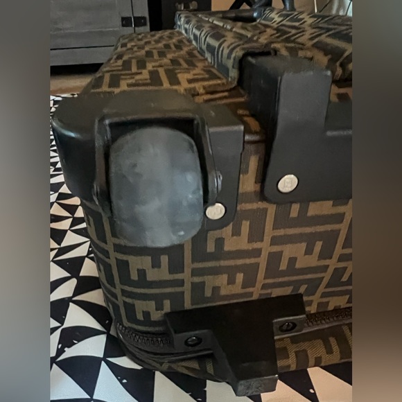 🔥🔥🔥Fendi carry-on vintage luggage - good conditions Authentic - Picture 8 of 12